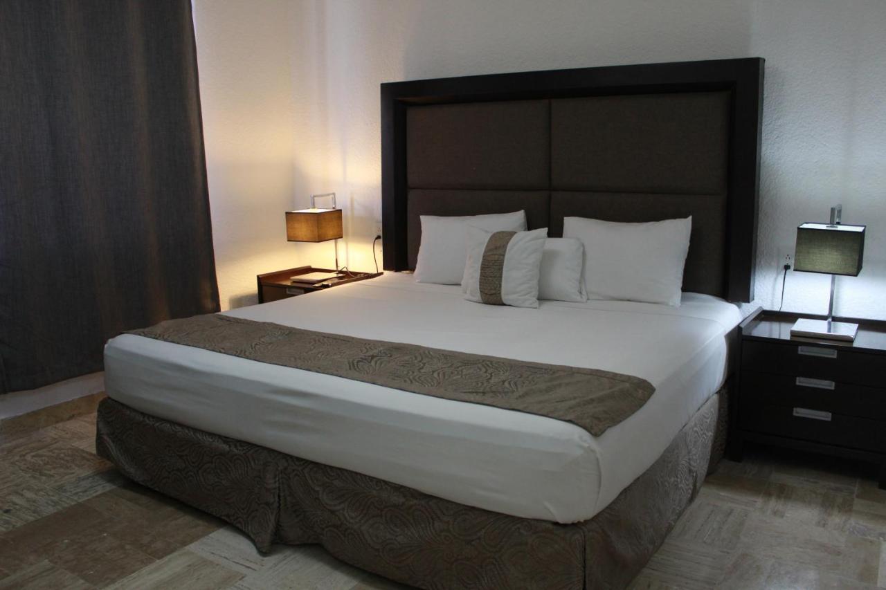 Habitación con cama extragrande.