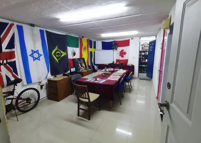 777 Lenderman Hostal 777